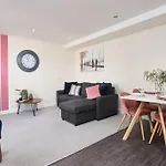 Spacious Flat With Parking In The Heart Of *