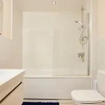 아파트 Spacious Flat With Parking In The Heart Of *