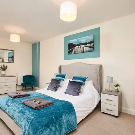 Spacious Flat With Parking In The Heart Of * York