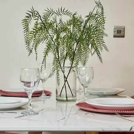 Spacious Flat With Parking In The Heart Of Apartmán