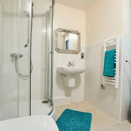 Spacious Flat With Parking In The Heart Of Apartment
