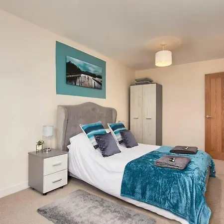 Apartment Spacious Flat With Parking In The Heart Of