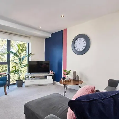 Spacious Flat With Parking In The Heart Of Apartment *