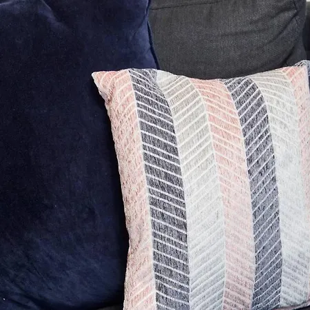 Spacious Flat With Parking In The Heart Of Appartement York