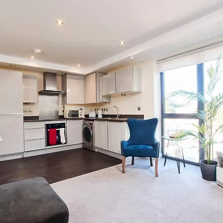 Apartment Spacious Flat With Parking In The Heart Of