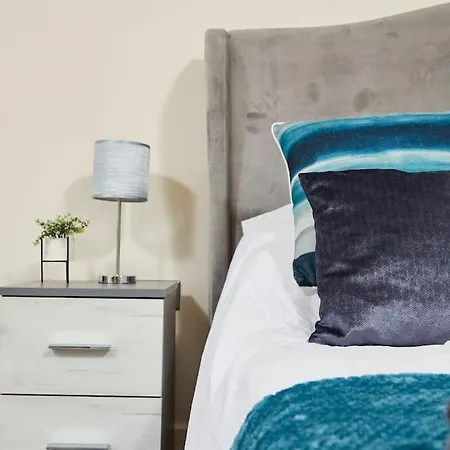 Spacious Flat With Parking In The Heart Of