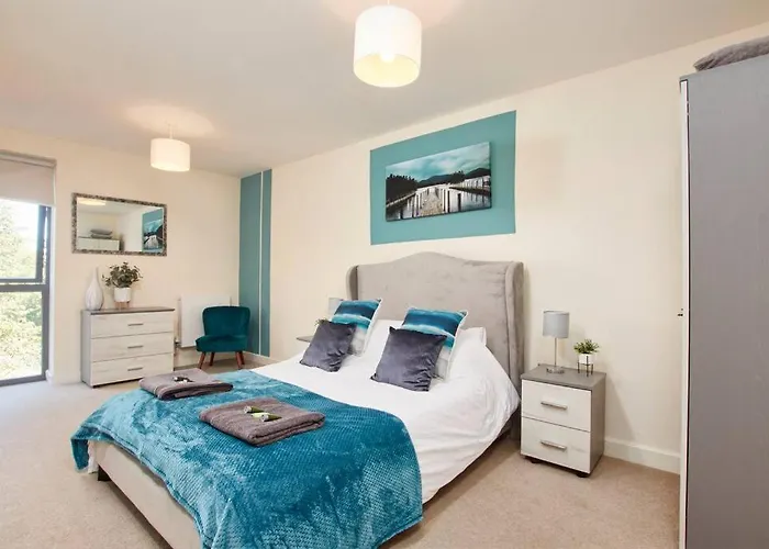 Spacious Flat With Parking In The Heart Of * York