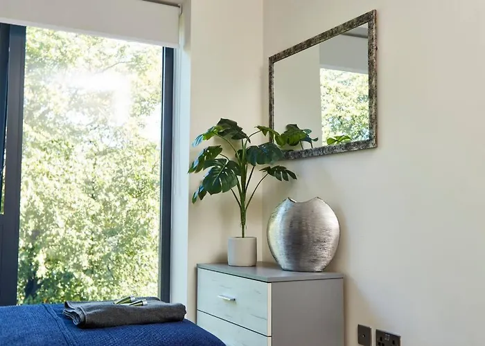 Spacious Flat With Parking In The Heart Of * York