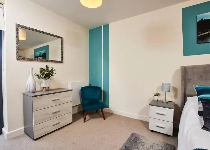 Spacious Flat With Parking In The Heart Of * York