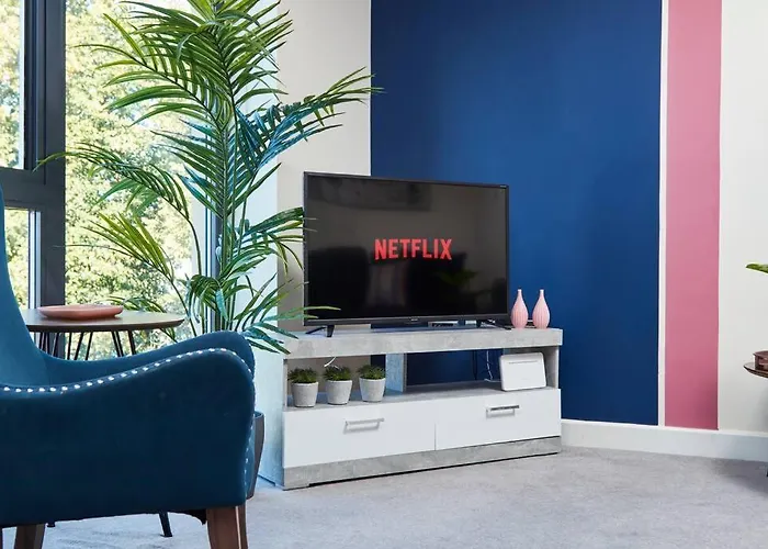 Spacious Flat With Parking In The Heart Of