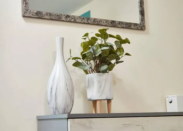 Spacious Flat With Parking In The Heart Of *