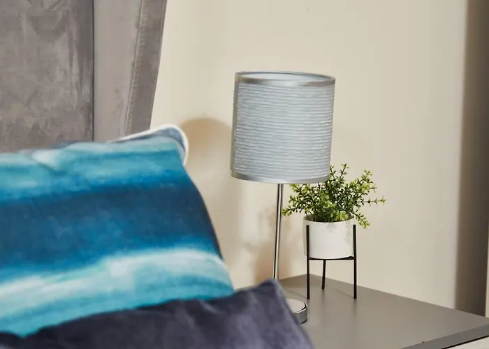 Spacious Flat With Parking In The Heart Of York