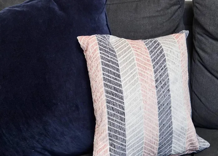 Spacious Flat With Parking In The Heart Of Appartement York