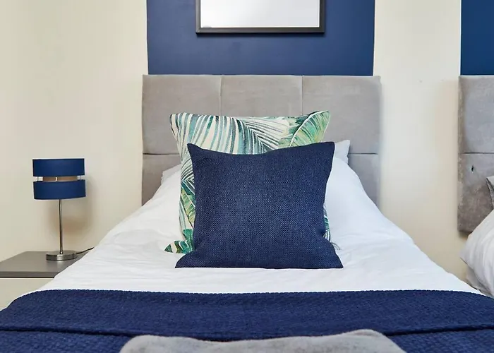 Spacious Flat With Parking In The Heart Of * York