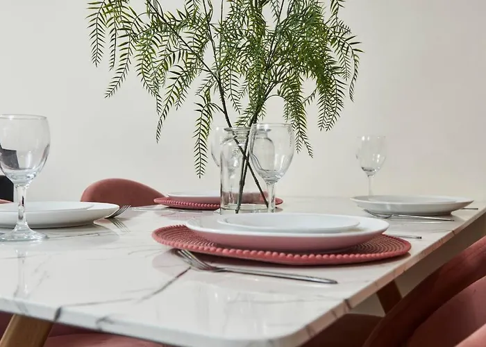 Spacious Flat With Parking In The Heart Of York