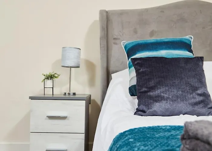 Spacious Flat With Parking In The Heart Of