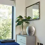 Spacious Flat With Parking In The Heart Of * York