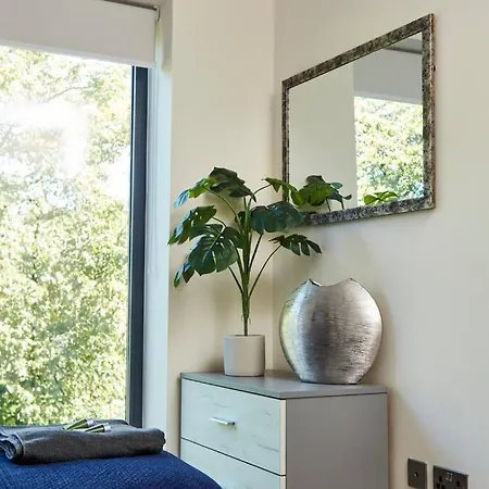 Spacious Flat With Parking In The Heart Of * York