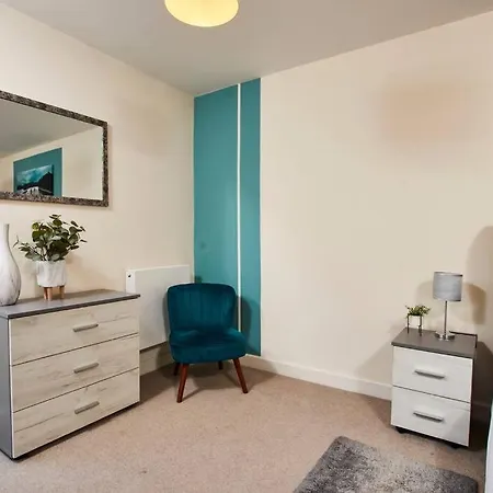 Spacious Flat With Parking In The Heart Of * York