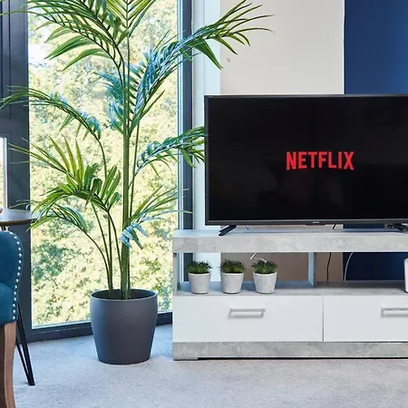 Spacious Flat With Parking In The Heart Of York