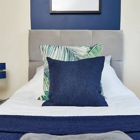 Spacious Flat With Parking In The Heart Of * York