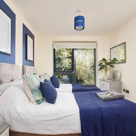 Spacious Flat With Parking In The Heart Of * York